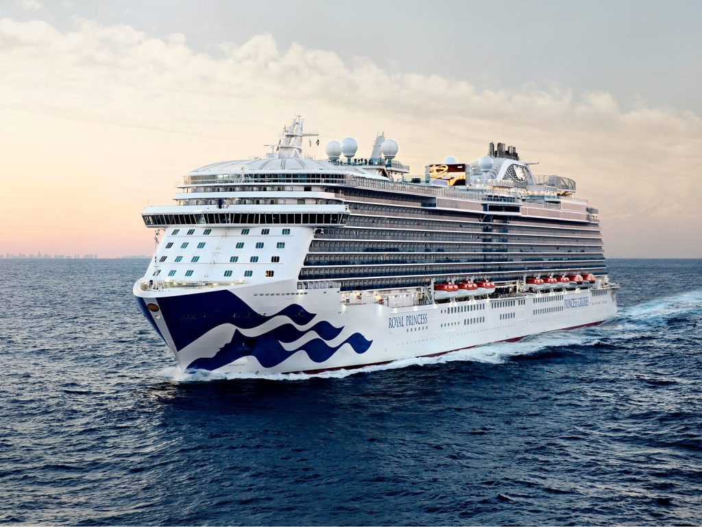 Sydney: Embark Ship